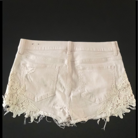 Express Cream shorts - Picture 3 of 3